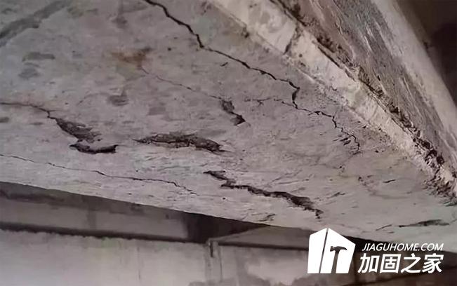 工業(yè)廠房出現(xiàn)結(jié)構(gòu)裂縫，應該如何加固?