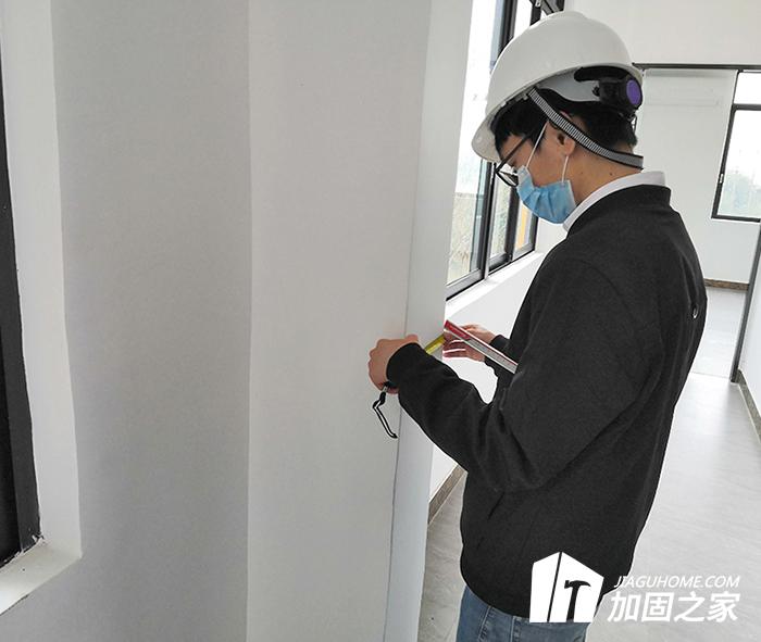 廠房出現(xiàn)裂縫是什么原因引起的？